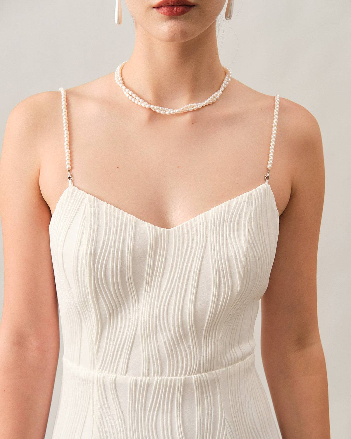 Das Wellenstruktur Perlenriemen Midikleid