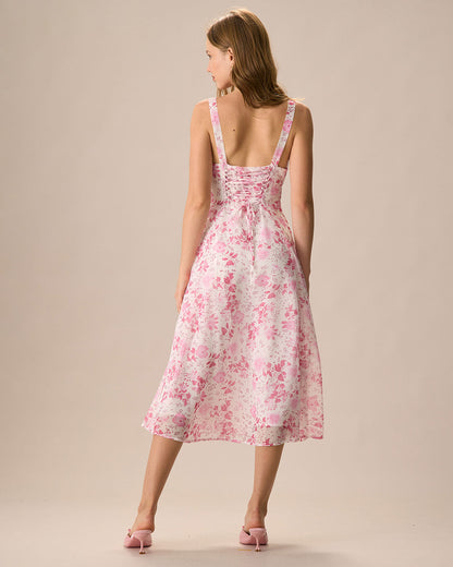 Das rosa Midikleid mit quadratischem Ausschnitt, Blumenmuster und Rüschen