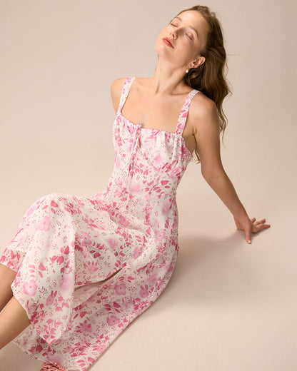 Das rosa Midikleid mit quadratischem Ausschnitt, Blumenmuster und Rüschen